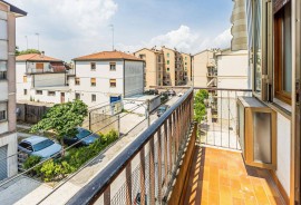 Cozy Apartment near Venice with Balcony!