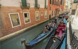 Comodo appartamento a 1,5 km dalla città e dal fiume. A/C, Parcheggio, Cucina e WiFi, Italy, Venezia, Provincia di Venezia