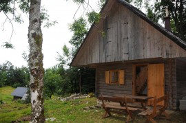 Gorska hiška Vogar nad Bohinjskim jezerom