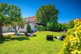 Beautiful Villa Simona with garden in Medulin, Croatia, Medolino, Pula-Medulin