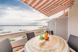 Familienfreundliches Ferienhaus direkt am Meer, Croatia, Kustići, Pag