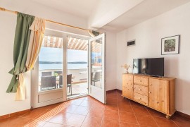 Charmante Ferienwohnung direkt am Meer, Croatia, Kustići, Pag