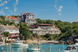 Schöne Wohnung am Strand mit Pool, Parkplatz, Meerblick, Wlan, für 6 Personen, Croatia, Potocnica, Pag