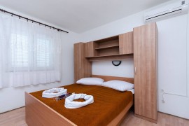 Apartments Mirko R, Croatia, Loparo, Rab