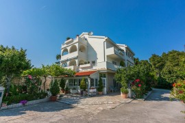 Apartments Vila Antula, Croatia, Banjol, Rab