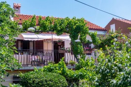 Appartamento vacanze per 2 persone con terrazza, Croatia, Barbat na Rabu, Rab