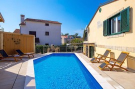 Villa Ivona with heated pool in Rovinj