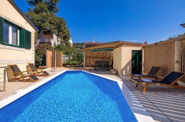 Villa Ivona with heated pool in Rovinj