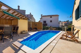 Villa Ivona with heated pool in Rovinj