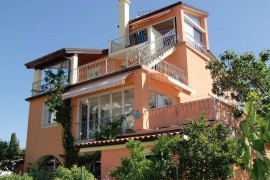 Villa con appartamento duplex, vista mare e Wi-Fi a Rovigno-Borik