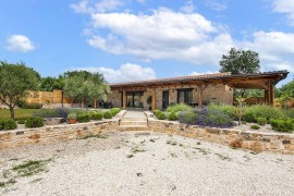 Mediterranes Ferienhaus mit 3 Klimaanlagen und privatem 1000m2 Garten