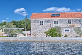 Villa Blue Bay - villa fronte mare con piscina per 10 ospiti sull'isola di Ugljan, Croatia, Sutomiscica, Ugliano