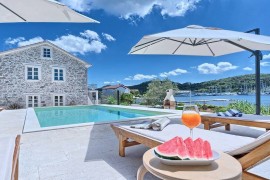 Villa Blue Bay - villa fronte mare con piscina per 10 ospiti sull'isola di Ugljan, Croatia, Sutomiscica, Ugliano