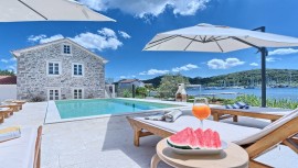 Villa Blue Bay - villa fronte mare con piscina per 10 persone sull'isola di Ugljan, Croatia, Sutomiscica, Ugliano