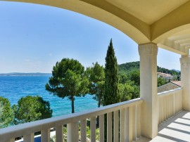 Beachfront Villa Mediterranea with pool, Croatia, Calli Croazia, Ugliano