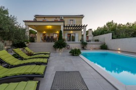 Villa Tatijana, only 30 m from the beach, island getaway, private pool, privacy provided, Croatia, Cuclizza, Ugliano