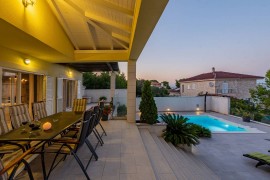 Villa Tatijana, only 30 m from the beach, island getaway, private pool, privacy provided, Croatia, Cuclizza, Ugliano