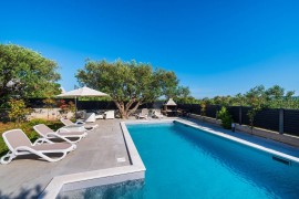 Crowonder Sun Dance Apartments- Apartment A1 with Heated Swimming Pool, Seaview and Green Garden, Croatia, Santi Filippo e Giacomo, Zara