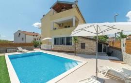 50m² Ferienwohnung für 4 Gäste & Hund mit Balkon und seitlichem Meerblick & Pool, Croatia, Zaravecchia, Zara