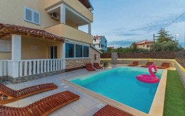 50m² Ferienwohnung für 4 Gäste & Hund mit Balkon und seitlichem Meerblick & Pool, Croatia, Zaravecchia, Zara