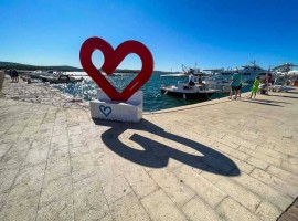 Ferienwohnung für 6 Gäste & Hund mit Balkon mit Meerblick u. Pool -150m zum Meer, Croatia, Zaravecchia, Zara