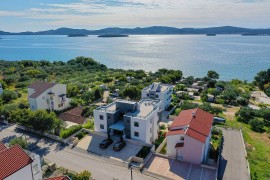 Deluxe suite apartment with sea view in villa Marija