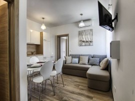 Apartments Victoria - One Bedroom Apartment with Terrace (A2), Croatia, Poschiane, Zara