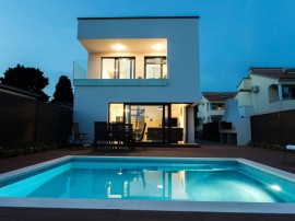 Luxury villa with private heated pool and sea view, only 100m from the beach