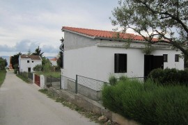 Ferienhaus mit überdachter Terrasse und Meerblick