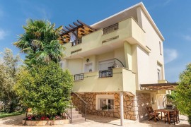 Ground flour apartment near the main city beach