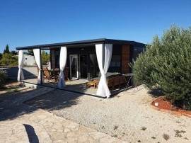 Nuova Casa Mobile vicino alla spiaggia con piscina in comune