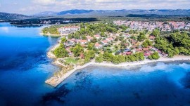 Nuova Casa Mobile vicino alla spiaggia con piscina in comune