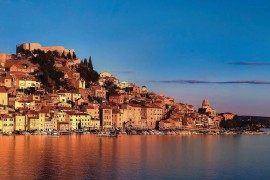 Rilassatevi in questo appartamento luminoso e pratico con vista sul mare., Croatia, Sebenico, Šibenik-Knin