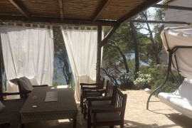 Beachfront Apar.in a Pine Forest With Covered Terrace of 50 m2 and Large Jacuzzi