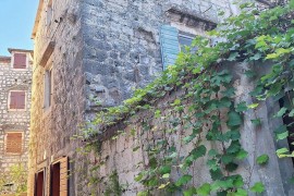 St. Peter's Heritage House - charming stone house in an old part of Trogir, Croatia, Traù, Ciovo