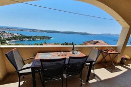 Appartamento di tre stanze con terrazzo e vista mare Traù - Trogir (A-22505-a), Croatia, Traù, Ciovo