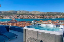 Deluxe Apartment with spectacular seaview and hot tub, Croatia, Traù, Ciovo