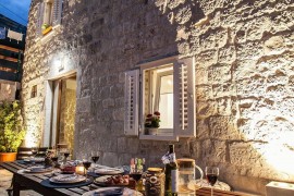 Bella casa a schiera Lucia con terrazza e centro Bbq Trogir, Croatia, Traù, Ciovo