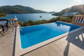 Bella villa con piscina privata e vista mare