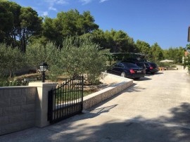 Ferienhaus in Sumartin mit Grill, Terrasse und Garten