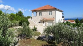 Ferienhaus in Sumartin mit Grill, Terrasse und Garten