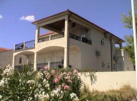 Ferienhaus in Sumartin mit Grill, Terrasse und Garten