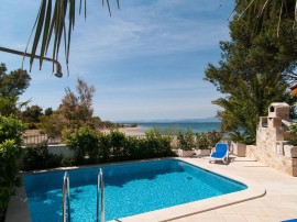 Bellissima villa fronte mare con piscina privata