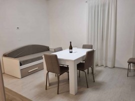 Appartamento con terrazzo e parcheggio