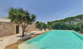 Villa in pietra con piscina a Leuca, 950m dal mare