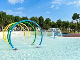 Roulette per 6 persone con piscina per bambini