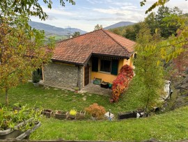 Villino In vendita a  Berceto con vista sconfinata sulla valle, Italy, Berceto