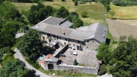 Casale in sassi risalente al 1500 con giardino , Italy, Valmozzola 