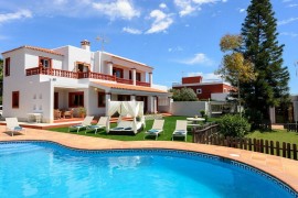 Accogliente villa con letti matrimoniali e singoli, a 2 km dalla spiaggia, Spain, Sant Josep de sa Talaia, Ibiza Sud