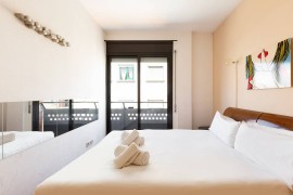 Sunny flat with private rooftop terrace near Camp Nou, Italia, Sants-Montjuïc, Barcellona